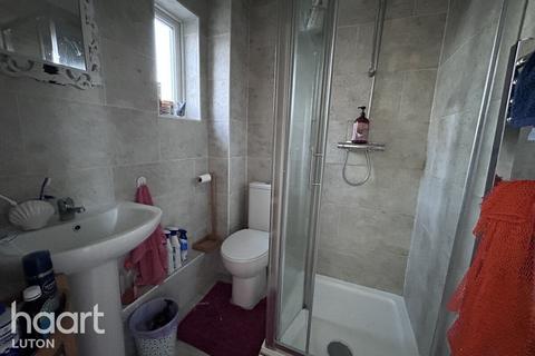 3 bedroom terraced house to rent, Canterbury Way, STEVENAGE