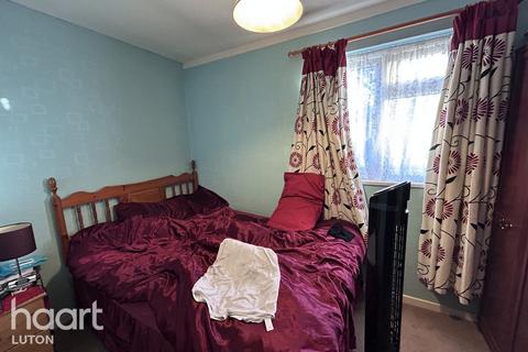 3 bedroom terraced house to rent, Canterbury Way, STEVENAGE