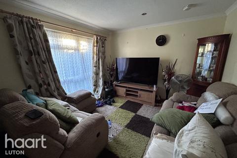 3 bedroom terraced house to rent, Canterbury Way, STEVENAGE