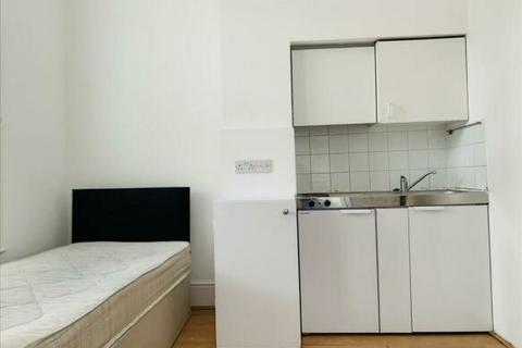 Studio to rent, New Broadway Ealing