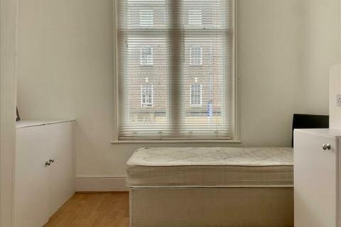 Studio to rent, New Broadway Ealing