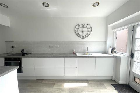 3 bedroom terraced house for sale, Monkhams Lane, Woodford Green, London, IG8