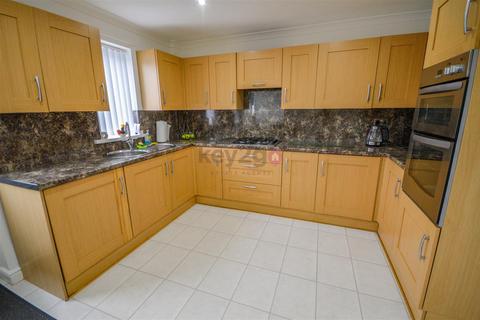 3 bedroom semi-detached house for sale, Valley View Close, Eckington, Sheffield, S21