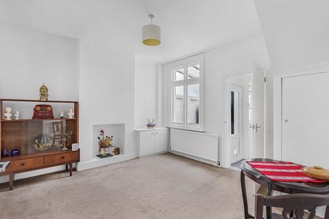 1 Colonial Avenue, Twickenham, TW2 7EE