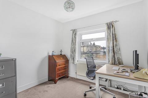 1 Colonial Avenue, Twickenham, TW2 7EE