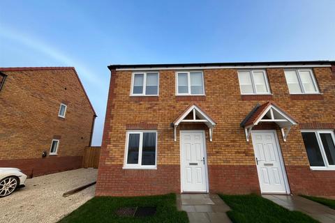 3 bedroom semi-detached house to rent, Sidings Road, Grimsby