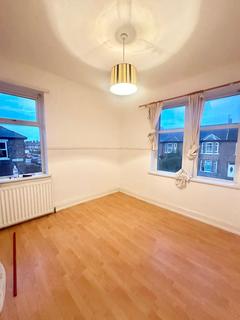 3 bedroom flat to rent, Eighth Avenue, Newcastle upon Tyne NE6