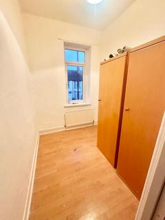 3 bedroom flat to rent, Eighth Avenue, Newcastle upon Tyne NE6