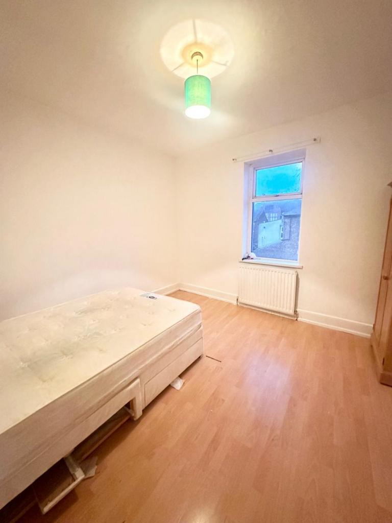 3 Bed Part Furnished Flat