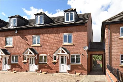 3 bedroom terraced house to rent, Reffield Close, Towcester, Northamptonshire, NN12