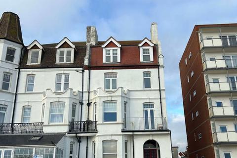 3 bedroom flat to rent, De La Warr Parade, Bexhill on Sea