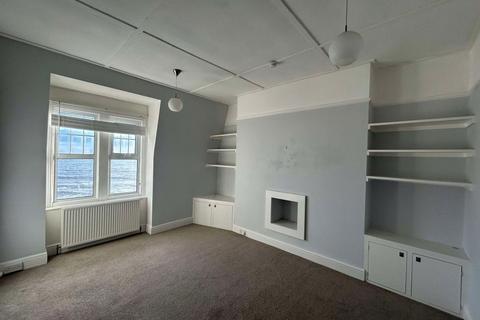 3 bedroom flat to rent, De La Warr Parade, Bexhill on Sea