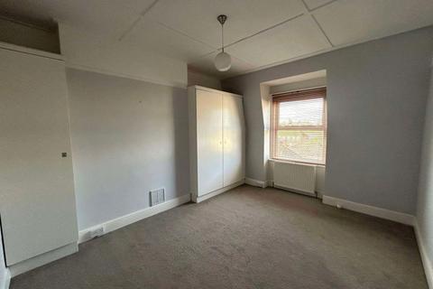 3 bedroom flat to rent, De La Warr Parade, Bexhill on Sea