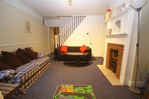 3 bedroom terraced house to rent, Hughenden Road, High Wycombe HP13