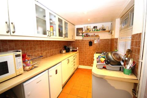 3 bedroom terraced house to rent, Hughenden Road, High Wycombe HP13