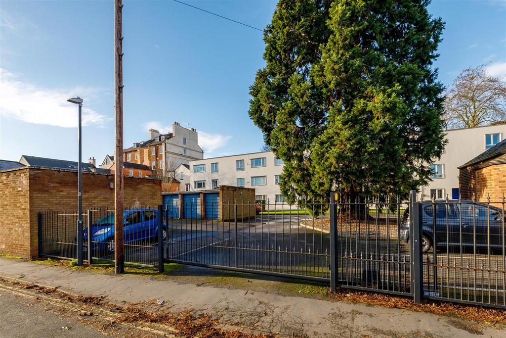 Grosvenor11-09 A.jpg
