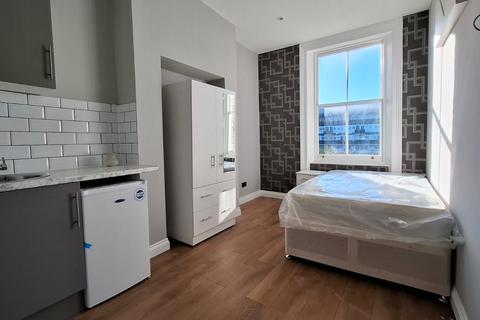 1 bedroom in a house share to rent, Miranda Road, London N19