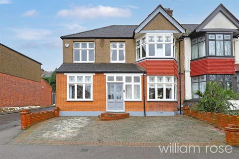 5 bedroom end of terrace house for sale, Oakhill Crescent, Woodford Green IG8