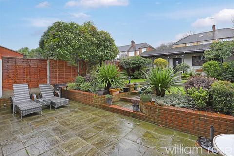 5 bedroom end of terrace house for sale, Oak Hill Crescent, Woodford Green IG8