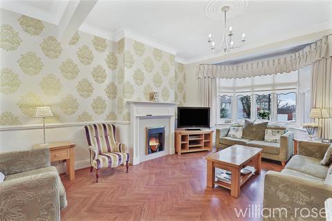 5 bedroom end of terrace house for sale, Oakhill Crescent, Woodford Green IG8