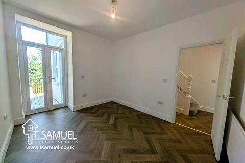 10 Mountain Ash Road, Abercynon, Mountain Ash, CF45 4PU