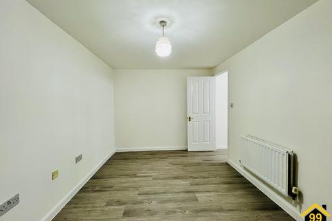 2 bedroom flat to rent, Greenhaven Drive, Greenwich, SE28