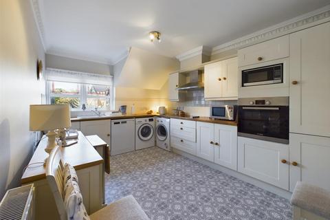 2 bedroom apartment for sale, Sutherland Court Gardens, Cromer