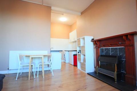 1 bedroom flat to rent, Lochrin Terrace, Fountainbridge, Edinburgh, EH3