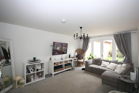 4 bedroom detached house to rent, Adderley Avenue, Nuneaton