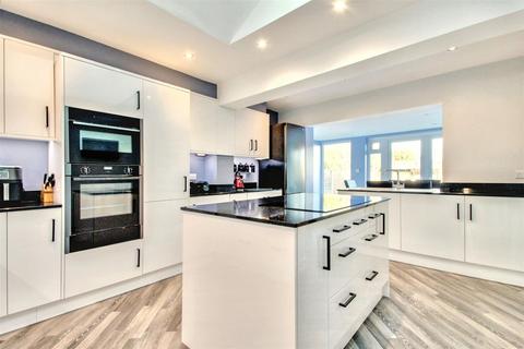 18 Wadhurst Drive, Goring By Sea, Worthing, BN12 4XA