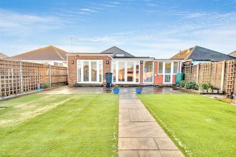 18 Wadhurst Drive, Goring By Sea, Worthing, BN12 4XA