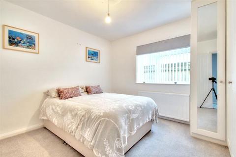 18 Wadhurst Drive, Goring By Sea, Worthing, BN12 4XA