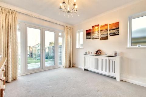 18 Wadhurst Drive, Goring By Sea, Worthing, BN12 4XA