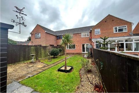 2 bedroom terraced house to rent, Queens Road, Carterton, Oxfordshire, OX18