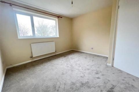 2 bedroom terraced house to rent, Queens Road, Carterton, Oxfordshire, OX18