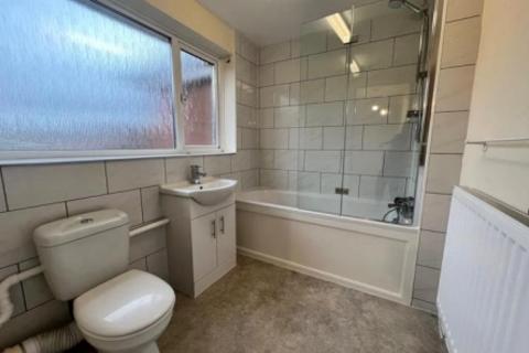 2 bedroom terraced house to rent, Queens Road, Carterton, Oxfordshire, OX18