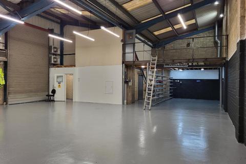 Warehouse to rent, Unit 2, 27 Brook Road, Wimborne, Dorset