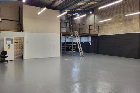 Warehouse to rent, Unit 2, 27 Brook Road, Wimborne, Dorset