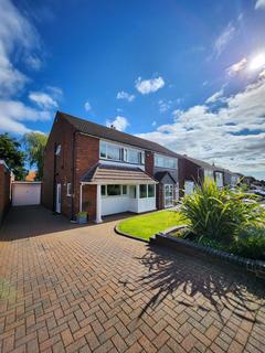 3 bedroom semi-detached house to rent, Carters Lane, Halesowen B62