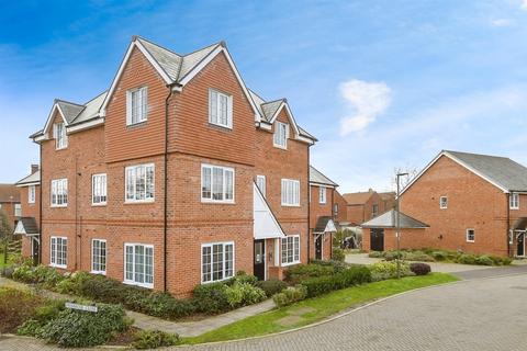 2 bedroom flat for sale, Marjoram Avenue, Cranleigh, Surrey