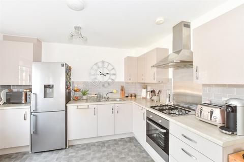 2 bedroom flat for sale, Marjoram Avenue, Cranleigh, Surrey