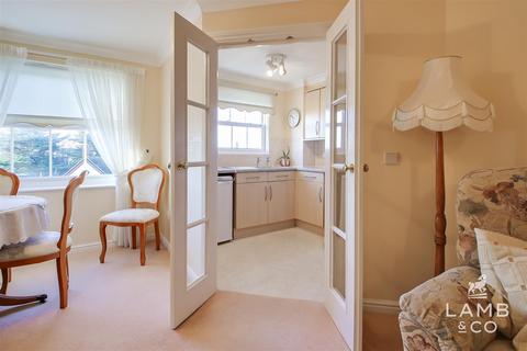 2 bedroom flat for sale, Marine Parade West, Clacton-On-Sea CO15