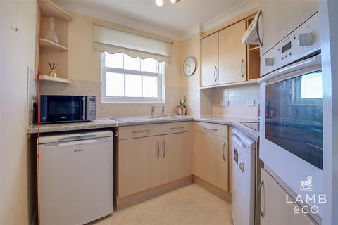 2 bedroom flat for sale, Marine Parade West, Clacton-On-Sea CO15