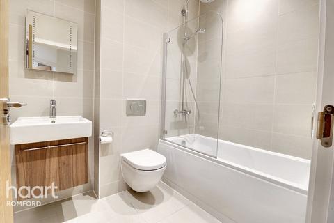 1 bedroom apartment for sale, Scimitar House, Romford, RM1 3FA