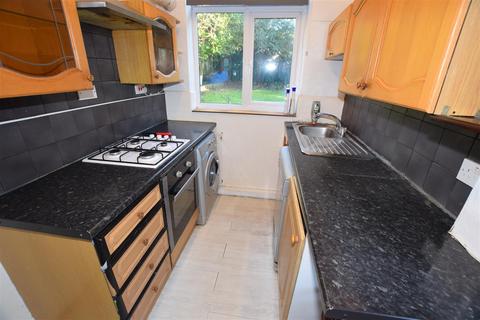 3 bedroom semi-detached house to rent, St Margarets Avenue, Whetstone