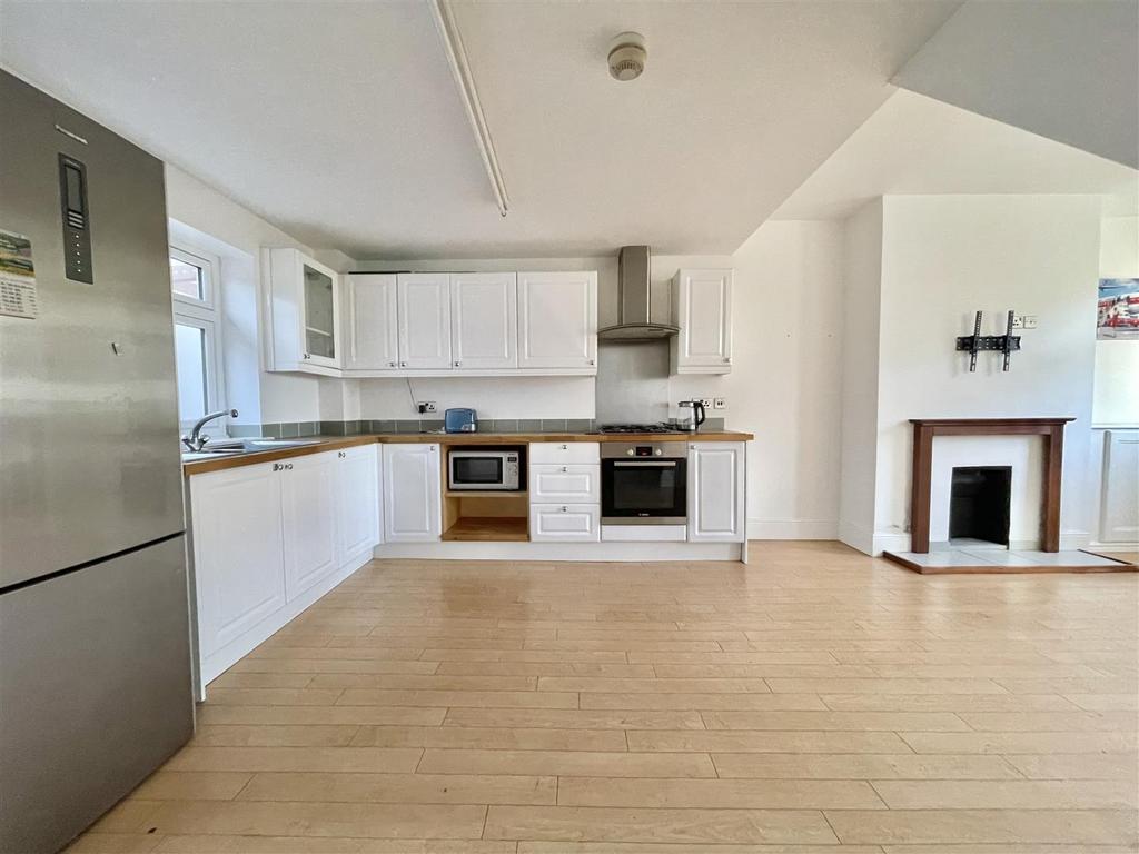 Open Plan Kitchen / Lounge