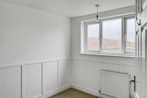 16 Ash Lane, Windsor, SL4 4PS