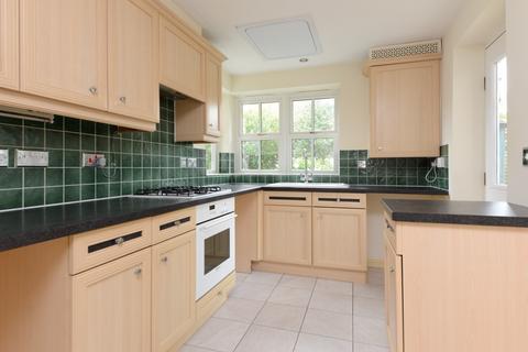 3 bedroom detached house to rent, Siskin Close, Kennington