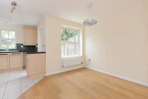 3 bedroom detached house to rent, Siskin Close, Kennington