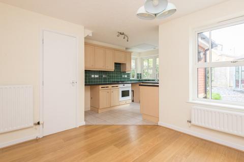 3 bedroom detached house to rent, Siskin Close, Kennington